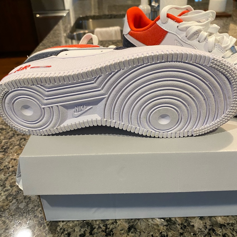 Nike Air Force 1 - Picture 3 of 4